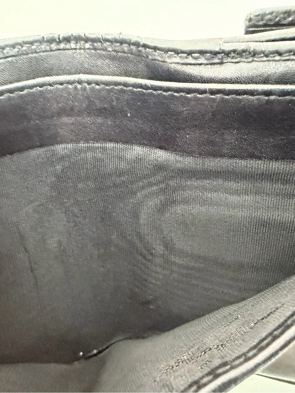 Vintage Y2K Gucci Black Leather Wallet with Silver Double G Logo
